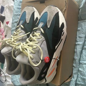 Used yeezy Runners size 9